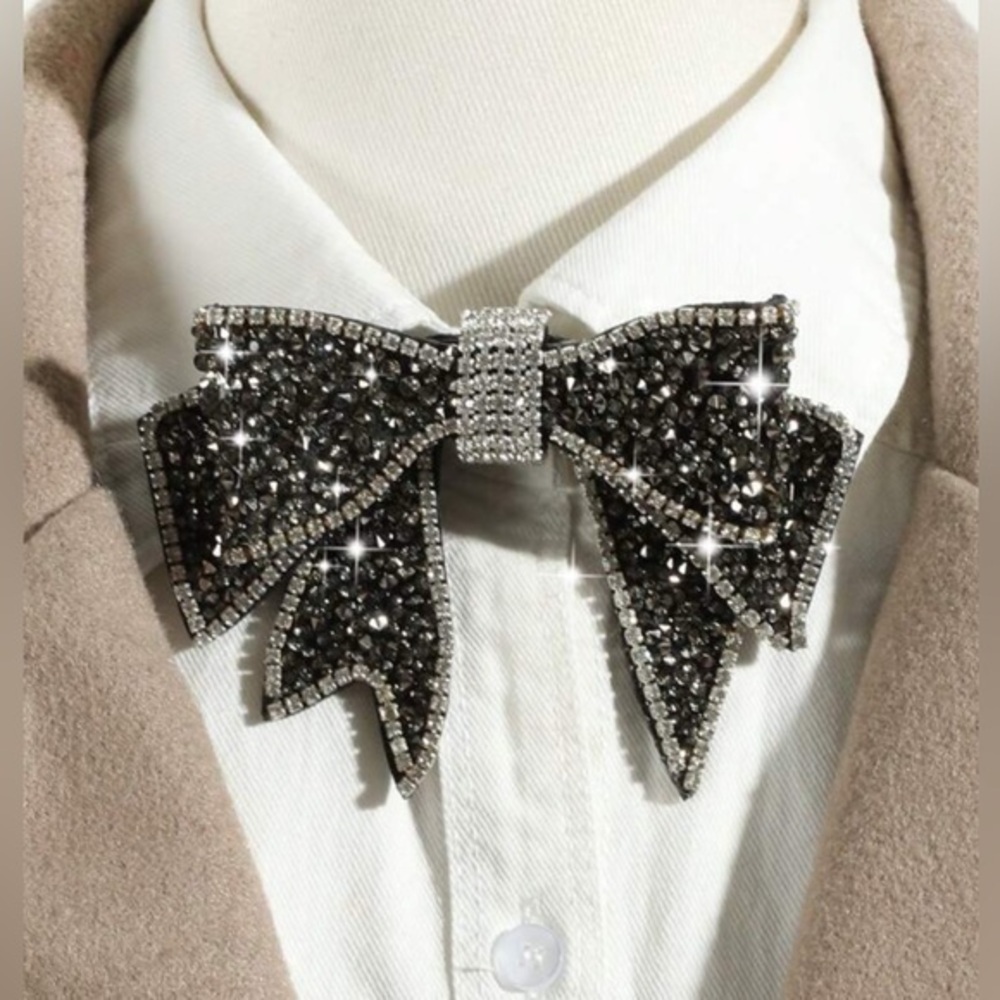✨NEW✨ Sparkling Rhinestone Bow Tie Brooch